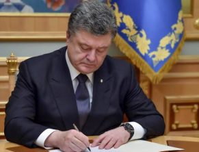 Порошенко наложил вето на реструктуризацию валютных кредитов